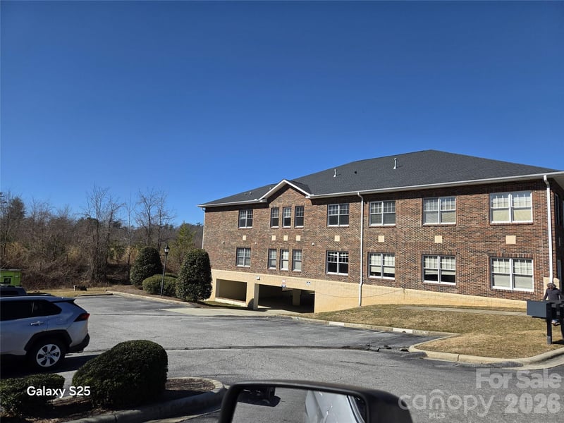 120 Chadwick Square Ct #E, Hendersonville, NC 28739