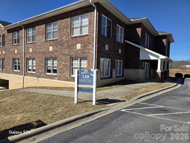 120 Chadwick Square Ct #E, Hendersonville, NC 28739