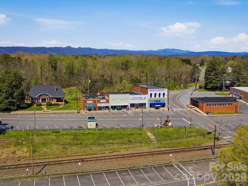 106 Linville St, Morganton, NC 28655