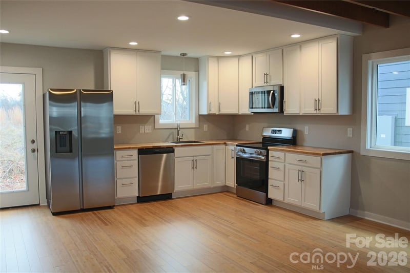 110 Lager Ln, Asheville, NC 28806