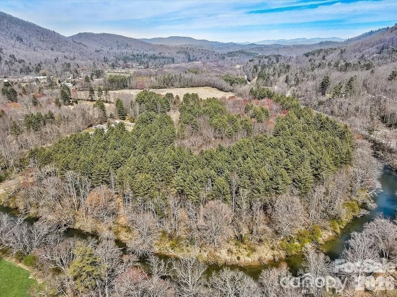 000 Valley Green Dr, Penrose, NC 28768