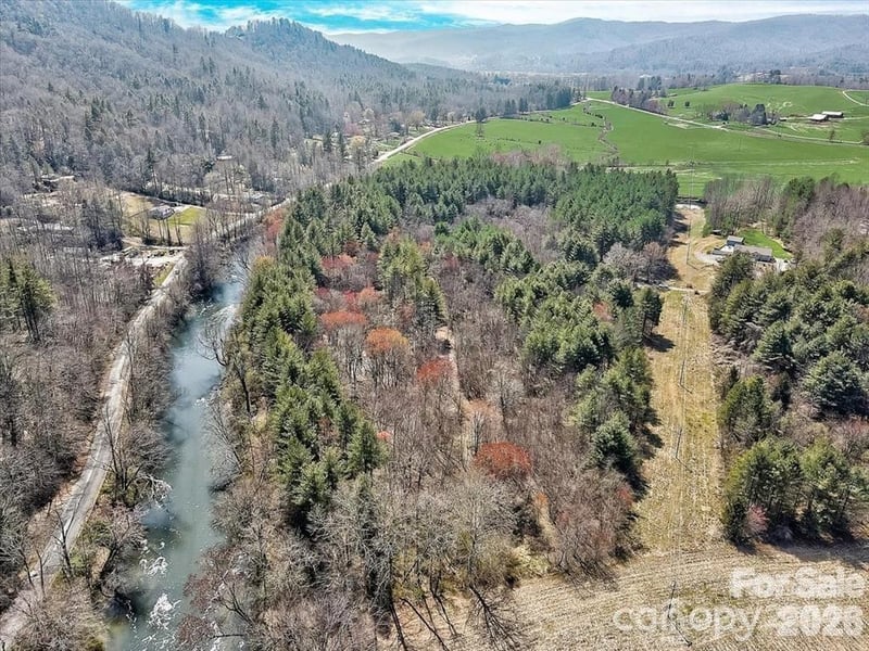000 Valley Green Dr, Penrose, NC 28768