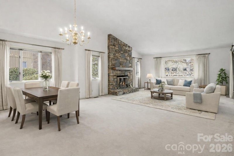 605 Red Oak Dr, Hendersonville, NC 28791