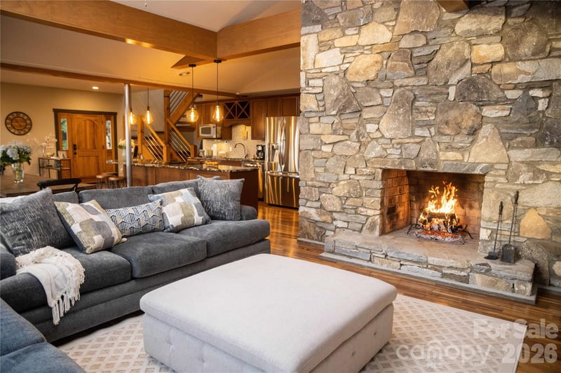 425 Flat Top Mountain Rd, Fairview, NC 28730
