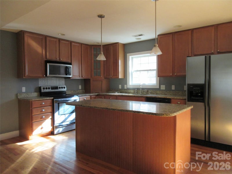 618 Brook Knoll Cir, Weaverville, NC 28787
