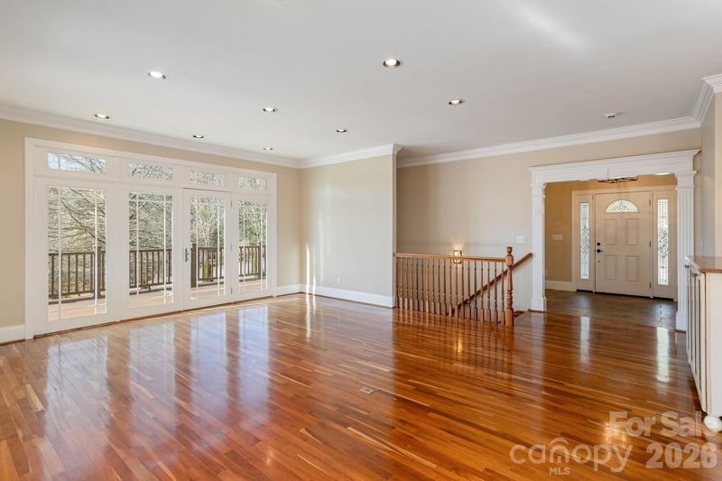 16 Winterberry Dr, Hendersonville, NC 28739