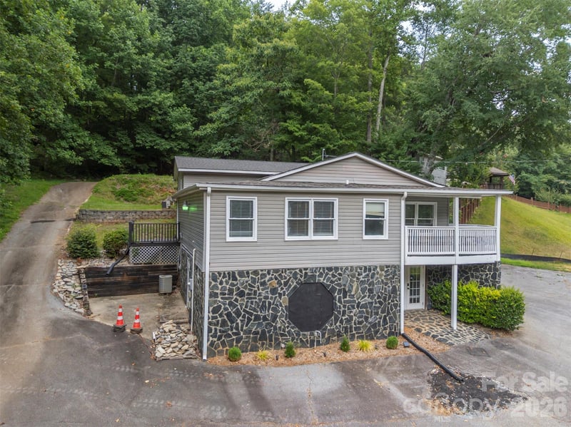1840 Memorial Hw, Lake Lure, NC 28746