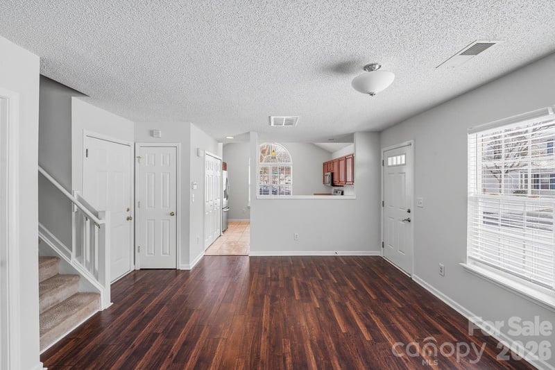8221 Christmas Ct, Charlotte, NC 28216