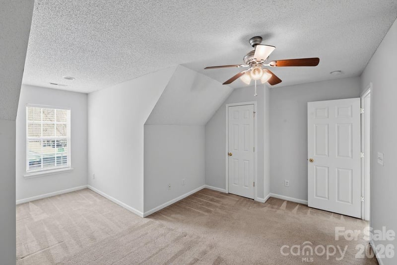 8221 Christmas Ct, Charlotte, NC 28216
