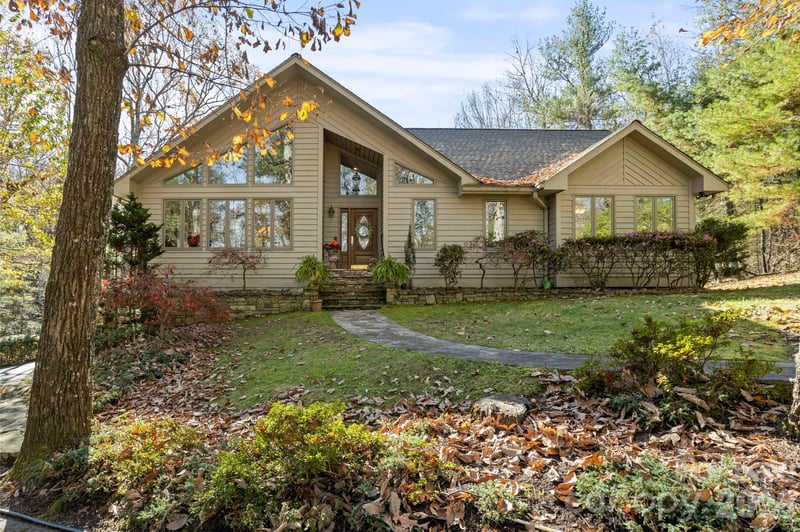 231 Greenleaf Dr, Flat Rock, NC 28731