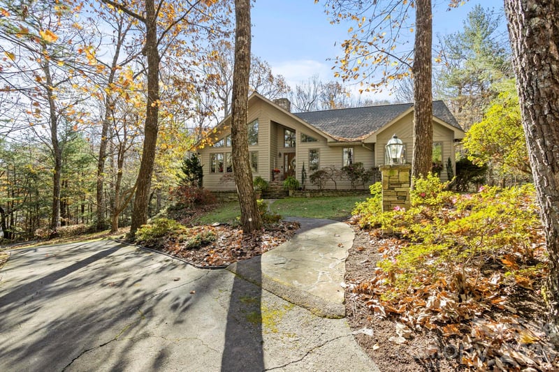 231 Greenleaf Dr, Flat Rock, NC 28731