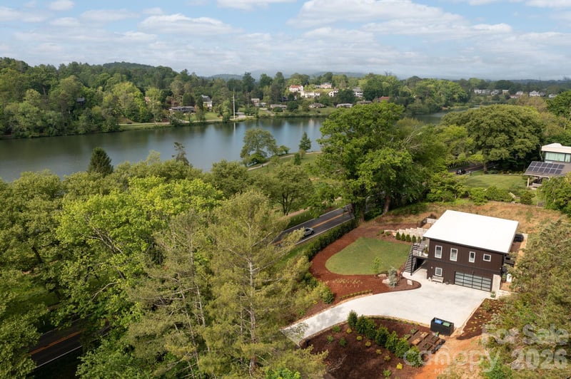 8 Midland Dr, Asheville, NC 28804