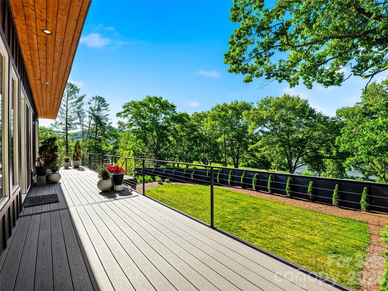 8 Midland Dr, Asheville, NC 28804