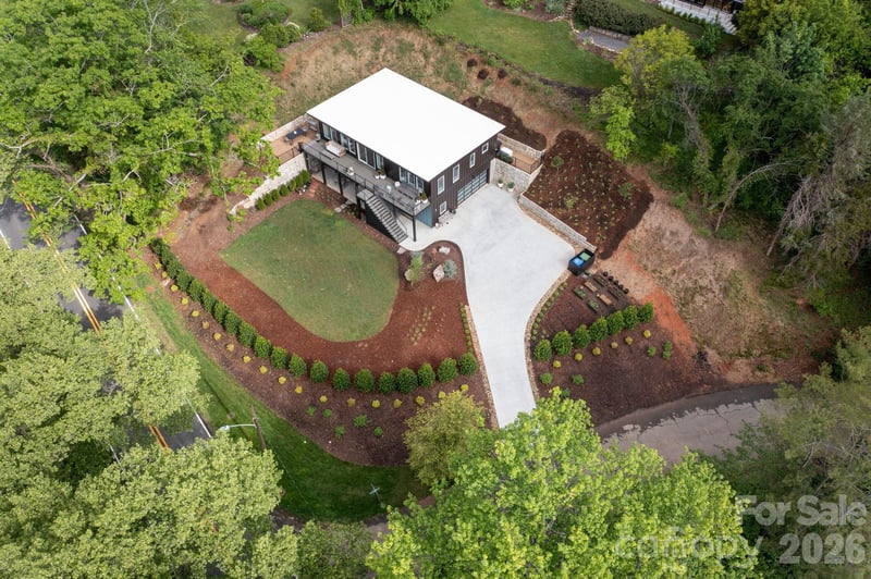 8 Midland Dr, Asheville, NC 28804