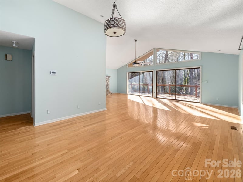 138 Woodhaven Dr, Hendersonville, NC 28739