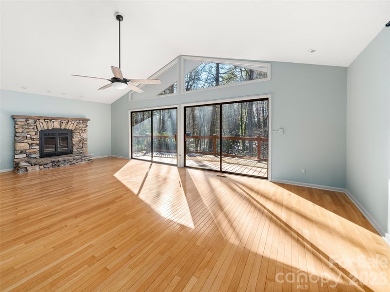 138 Woodhaven Dr, Hendersonville, NC 28739
