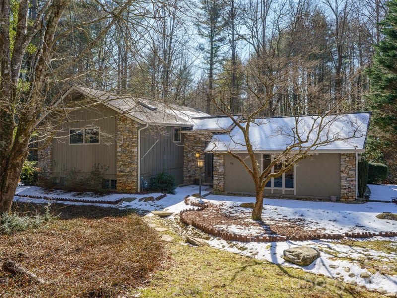 138 Woodhaven Dr, Hendersonville, NC 28739