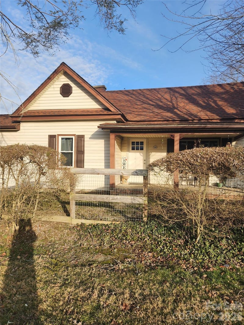 110 Price St, Hendersonville, NC 28739