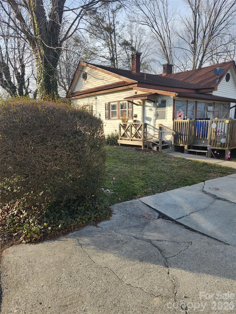 110 Price St, Hendersonville, NC 28739
