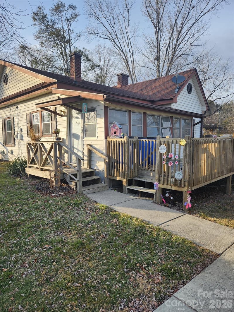 110 Price St, Hendersonville, NC 28739