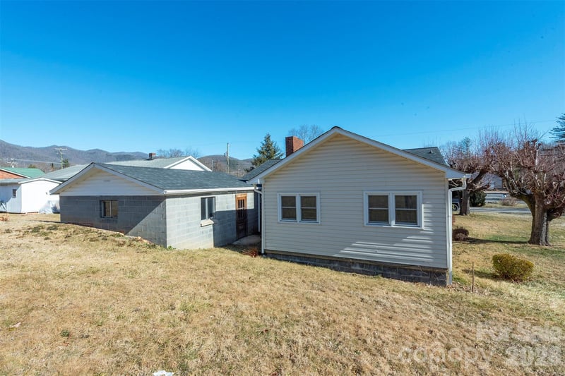 106 Scotland St, Black Mountain, NC 28711