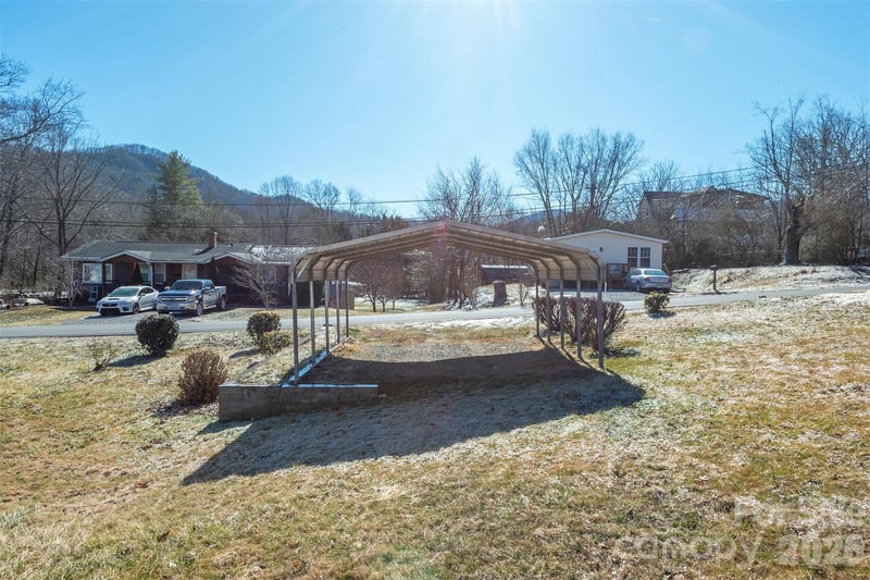 106 Scotland St, Black Mountain, NC 28711