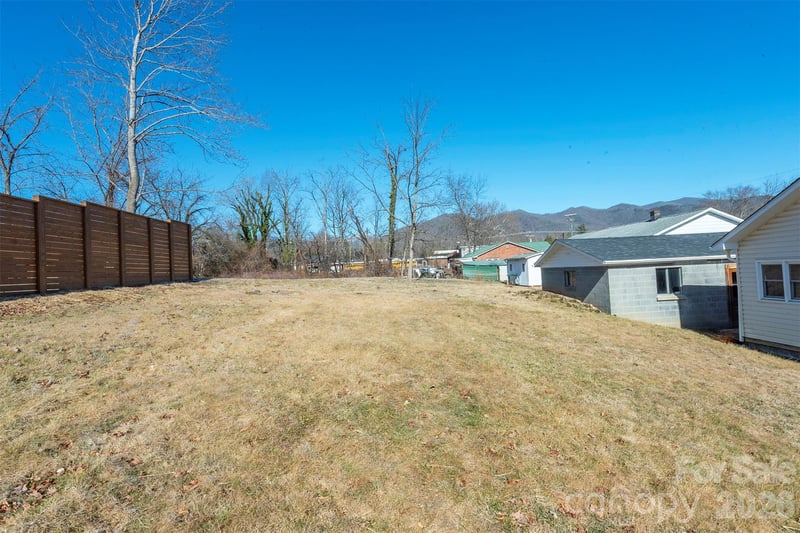 106 Scotland St, Black Mountain, NC 28711