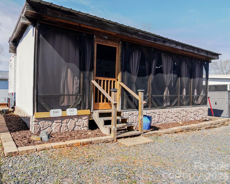 166 Badin Lake Cir #757, New London, NC 28127