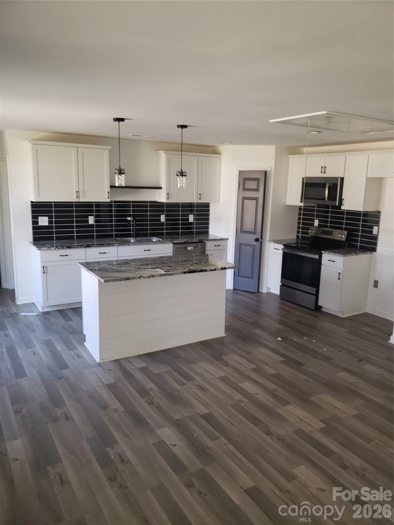 611 Fernwood Dr, Albemarle, NC 28001