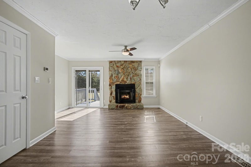 8221 Circle Tree Ln, Charlotte, NC 28277