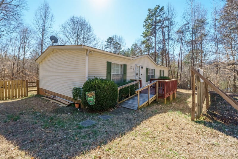 1049 Ramsey St, Stanley, NC 28164