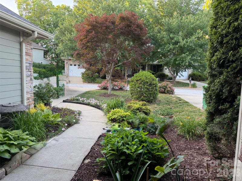10 Aberdeen Dr, Arden, NC 28704
