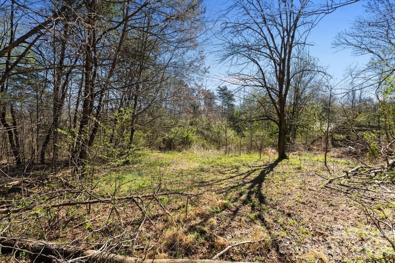 879 Memorial Hw, Harmony, NC 28634