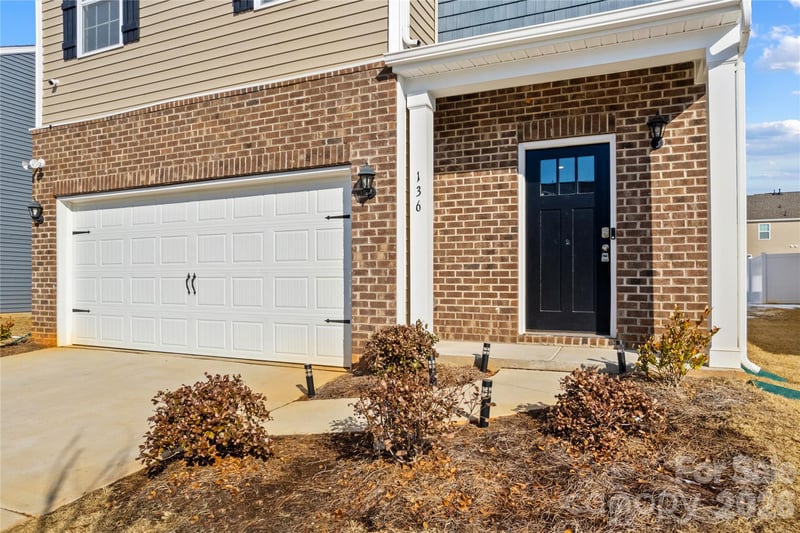 136 Sycamore Springs Dr, Statesville, NC 28677