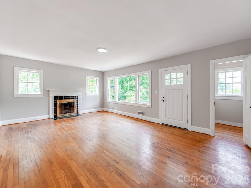 113 Falls St, Morganton, NC 28655