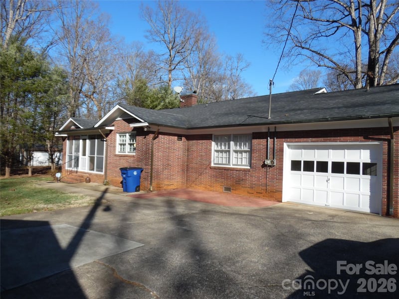 603 1st Avenue Pl, Conover, NC 28613