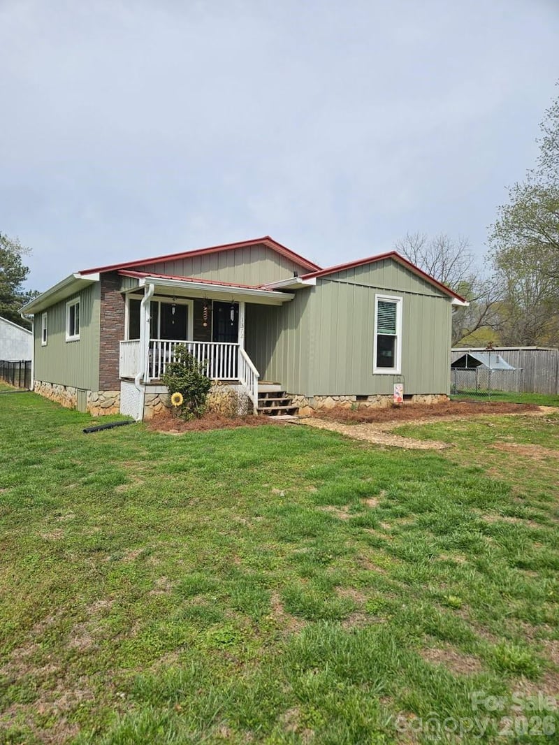 1372 Lucy Dr, Lincolnton, NC 28092