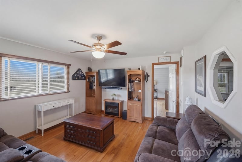 1372 Lucy Dr, Lincolnton, NC 28092
