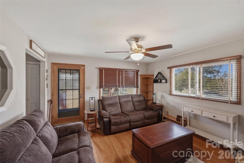 1372 Lucy Dr, Lincolnton, NC 28092
