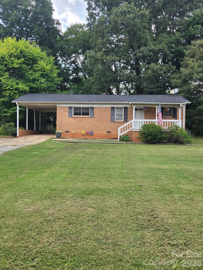 121 Randolph Rd, Dallas, NC 28034