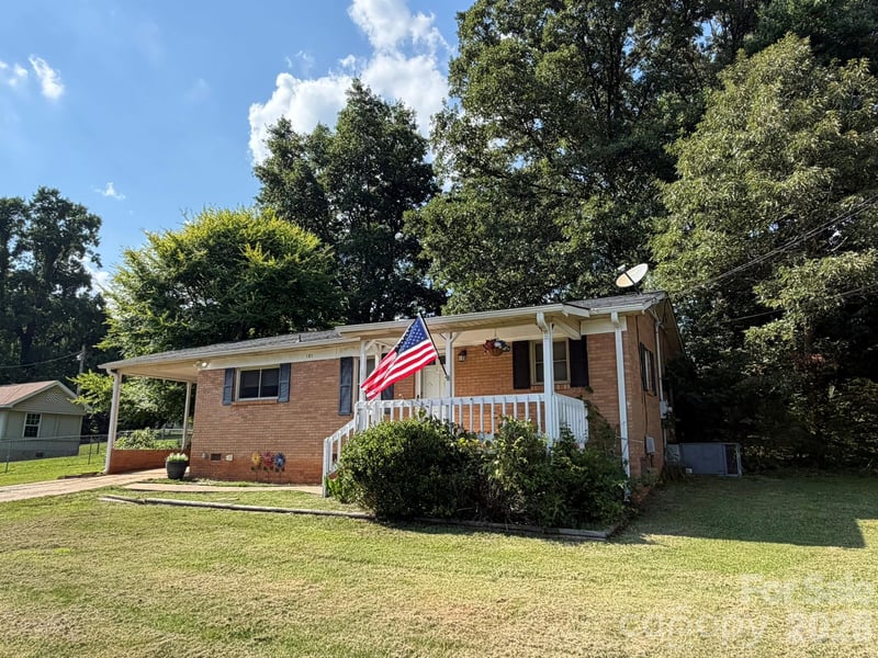 121 Randolph Rd, Dallas, NC 28034