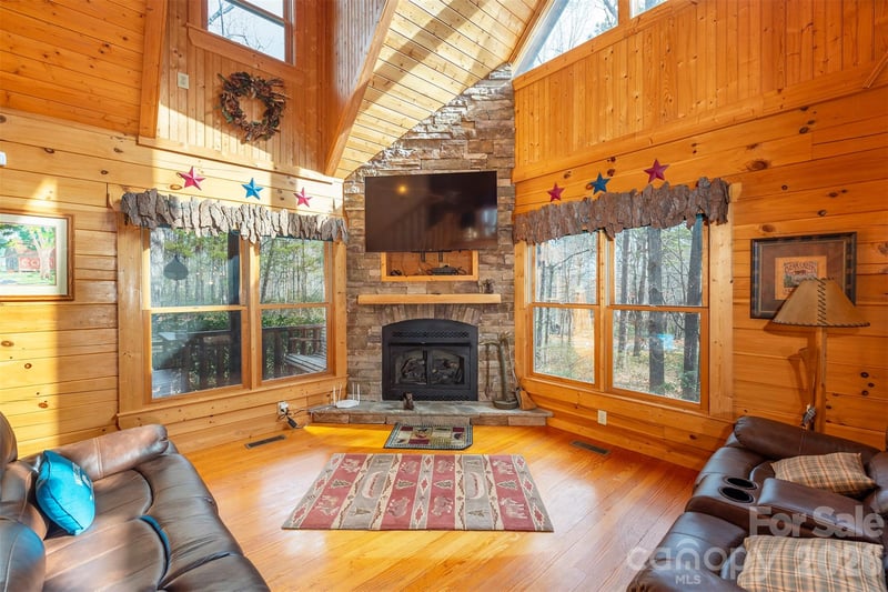 145 Flynn Ct, Lake Lure, NC 28746