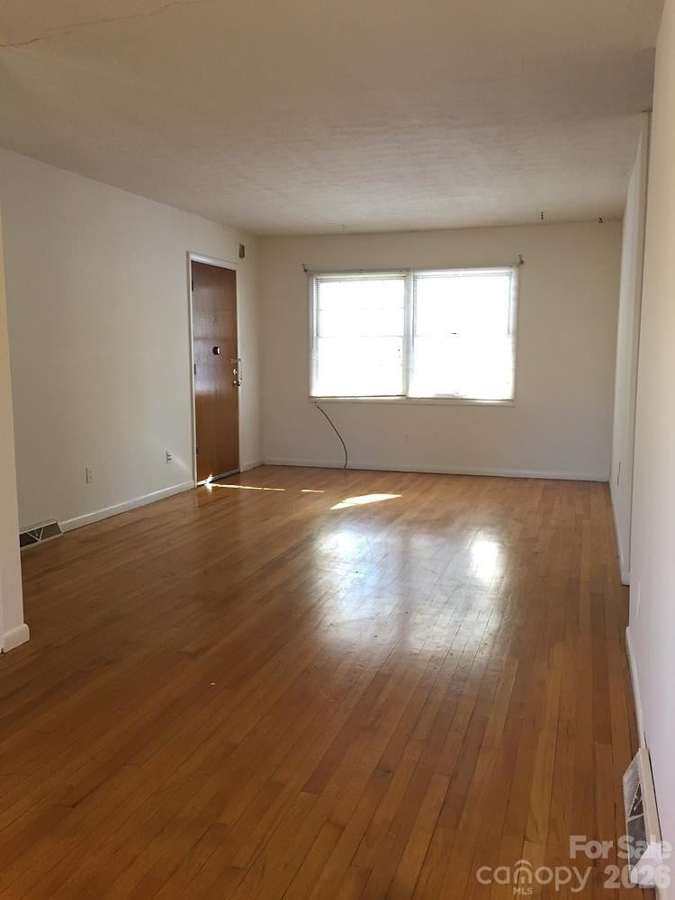 6 Lakewood Dr, Asheville, NC 28803