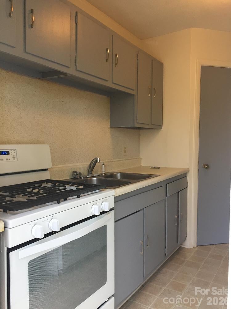 6 Lakewood Dr, Asheville, NC 28803