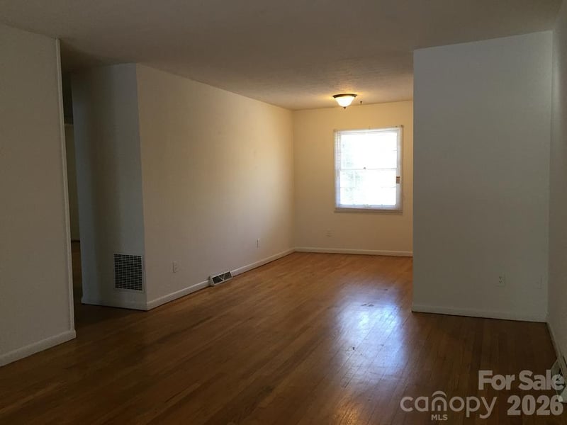 6 Lakewood Dr, Asheville, NC 28803