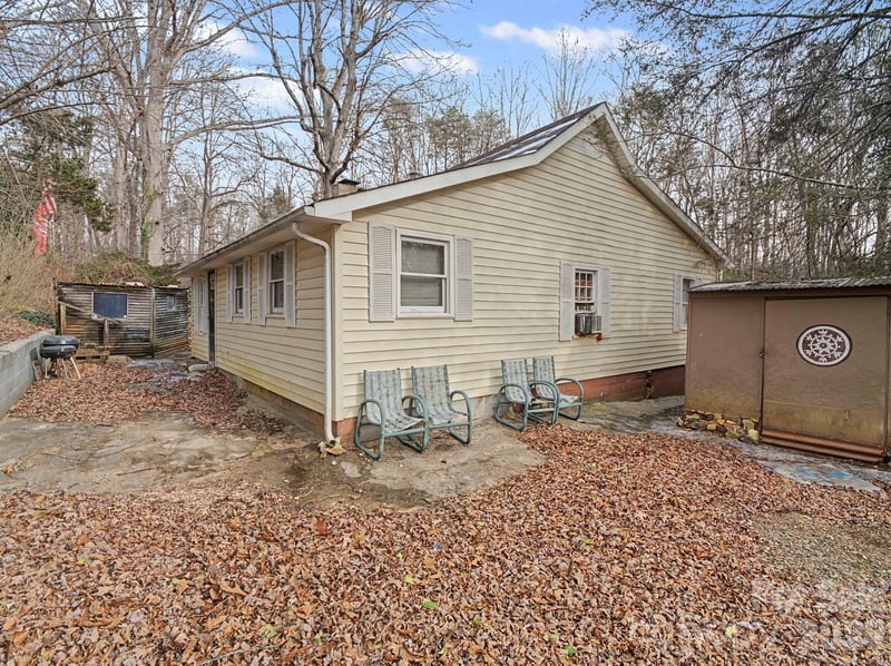 1526 Bills Creek Rd, Lake Lure, NC 28746