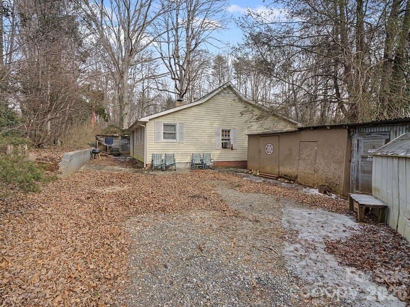 1526 Bills Creek Rd, Lake Lure, NC 28746