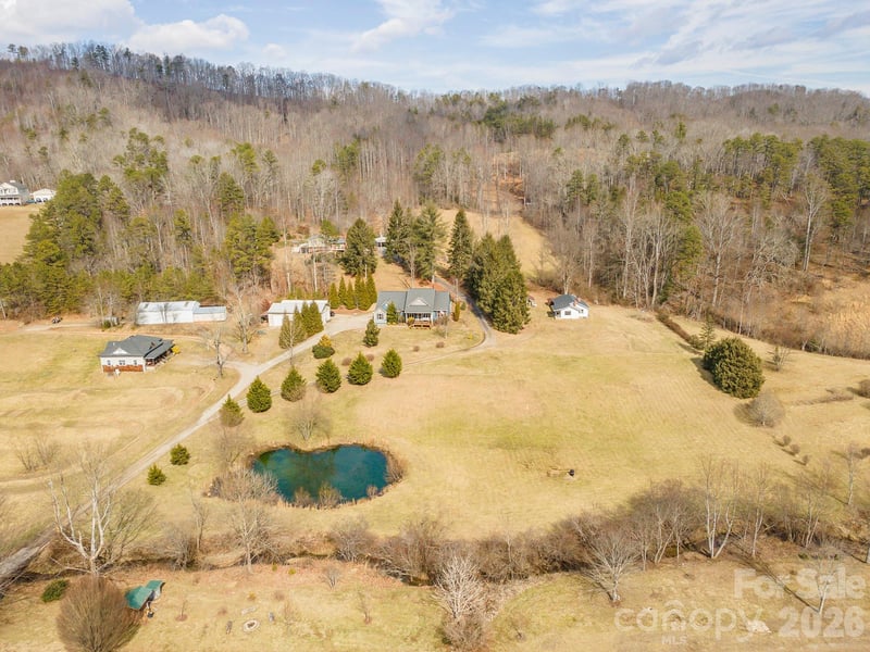 18 Hoye Ln, Candler, NC 28715