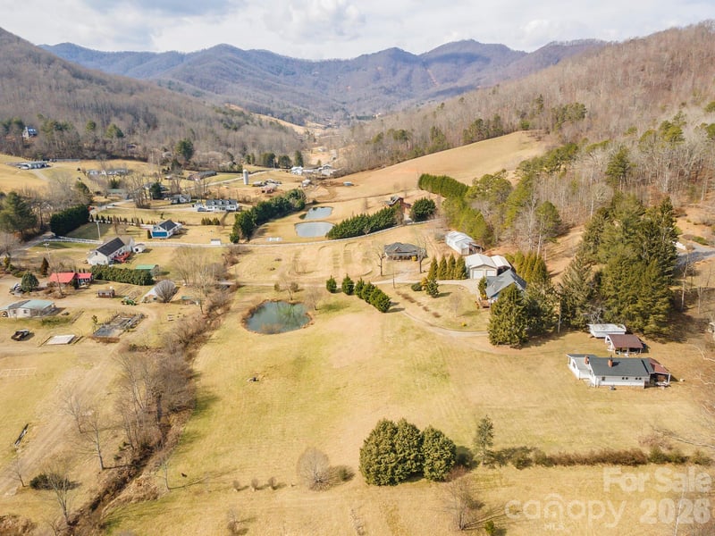 18 Hoye Ln, Candler, NC 28715