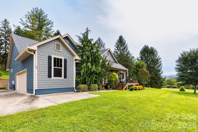 18 Hoye Ln, Candler, NC 28715